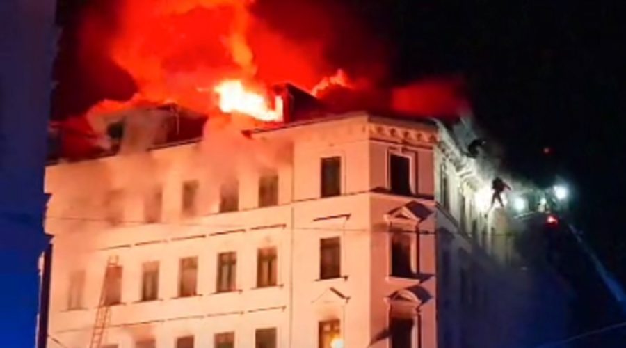 Germany: 1 dead and 17 injured after Syrian refugee sets building alight and blocks the exit